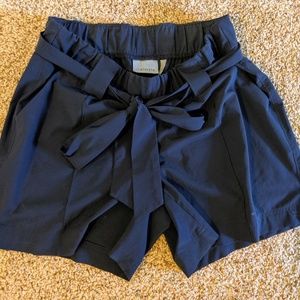 Athleta skyline shorts (size 4)